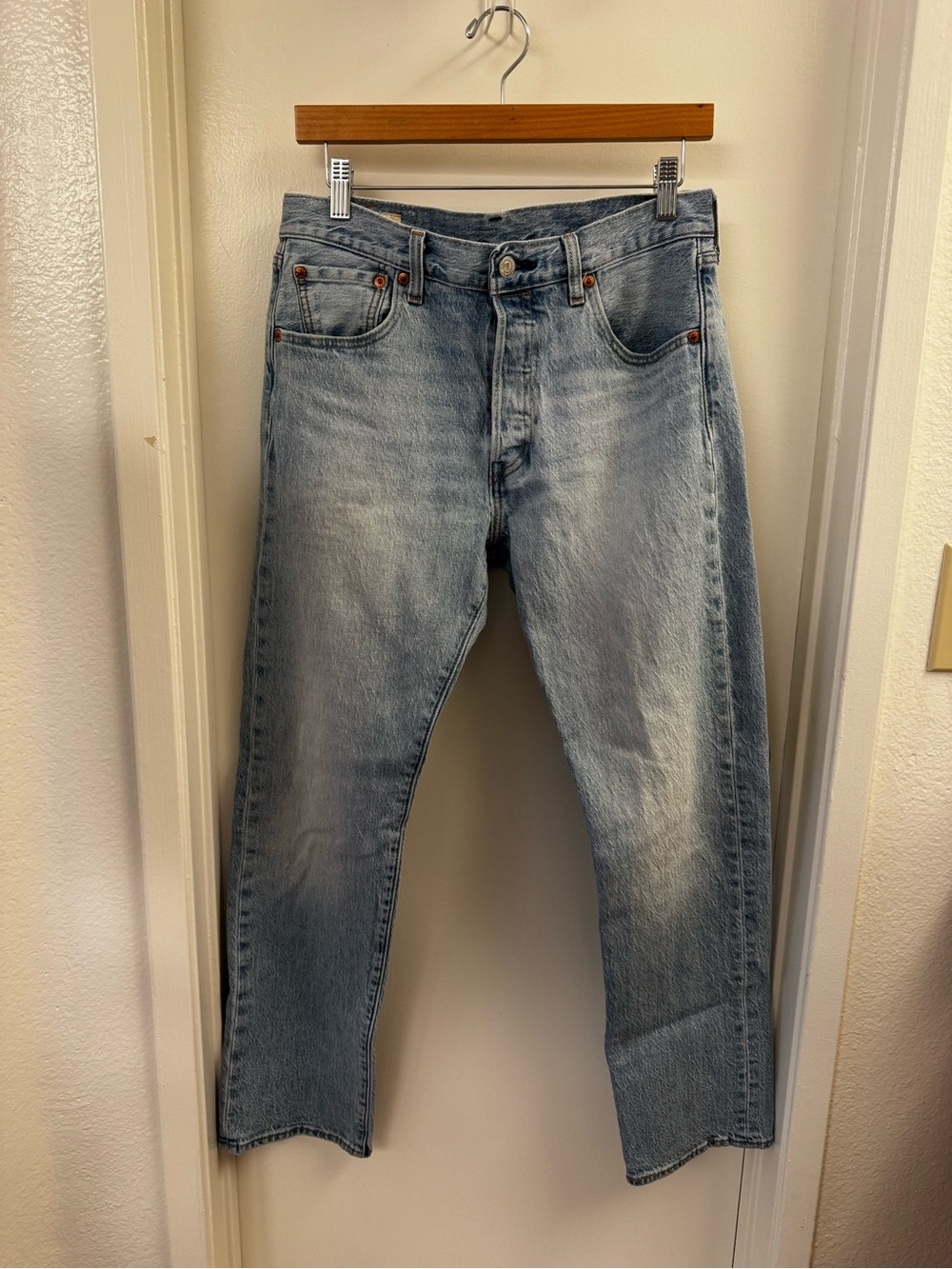 Levi’s 501 Jeans - Straight Cut Light Blue Denim Wash